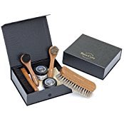 Schuhpflege-Set mit Bürsten, Tüchern und Pflegemitteln in eleganter Geschenkbox
