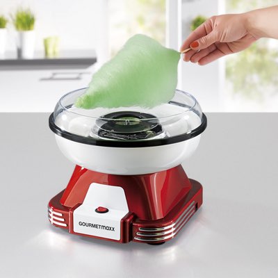Rot-weiße GOURMETmaxx Zuckerwatte-Maschine mit grüner Zuckerwatte am Stab