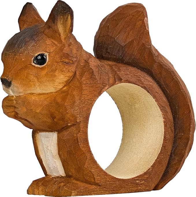 Handgeschnitzter Serviettenring aus Holz in Form eines Eichhörnchens