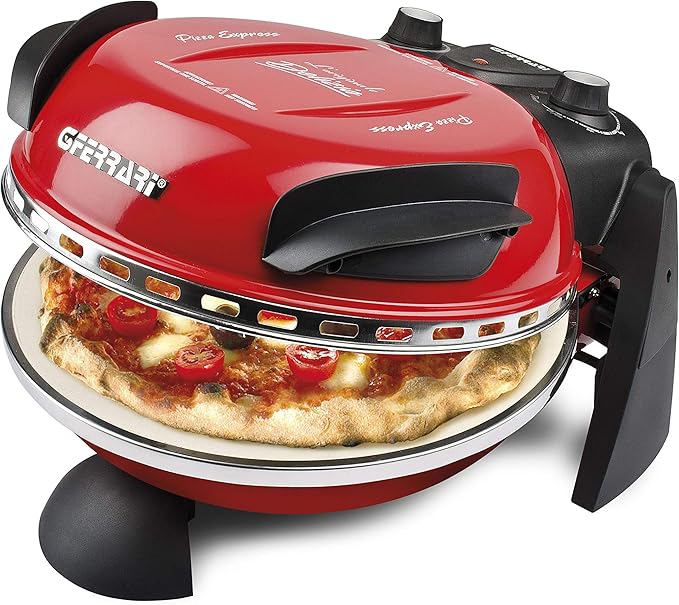 Roter G3 Ferrari Pizzaofen mit fertig gebackener Pizza auf Stein
