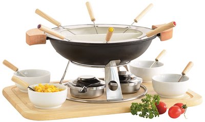 Fondueset mit schwarzem Topf, sechs Gabeln, Dipschälchen und Holztablett
