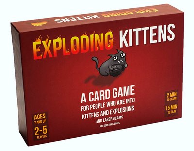Rote Spieleschachtel von Exploding Kittens mit Cartoon-Katze und Flammen